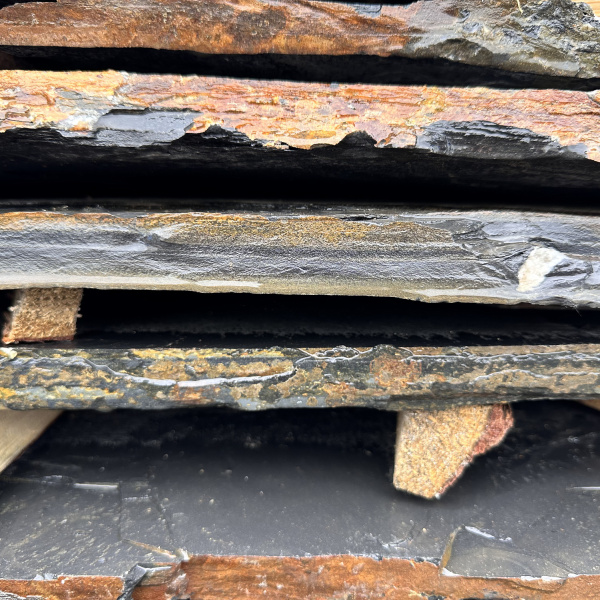 Плитняк сланец дикий графит черный (крупный формат) толщ. 15-25 мм