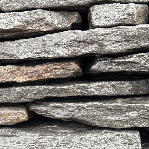 Камень для подпорной стенки галтованный "Дракон" серо-синий толщ. 30-40 мм