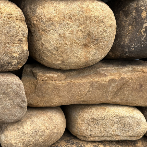 Камень для подпорной стенки речной толщ. 70-120 мм